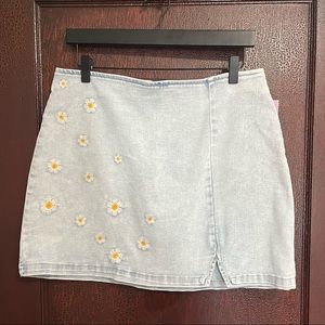 Size 14 Wild Fable denim mini skirt, embroidered daisies
